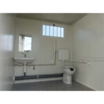 Módulo sanitario accesible con inodoro y ducha. - Imagen 4
