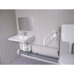 Módulo sanitario accesible con inodoro y ducha. - Imagen 5
